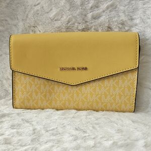 Michael Kors clutch brand new!